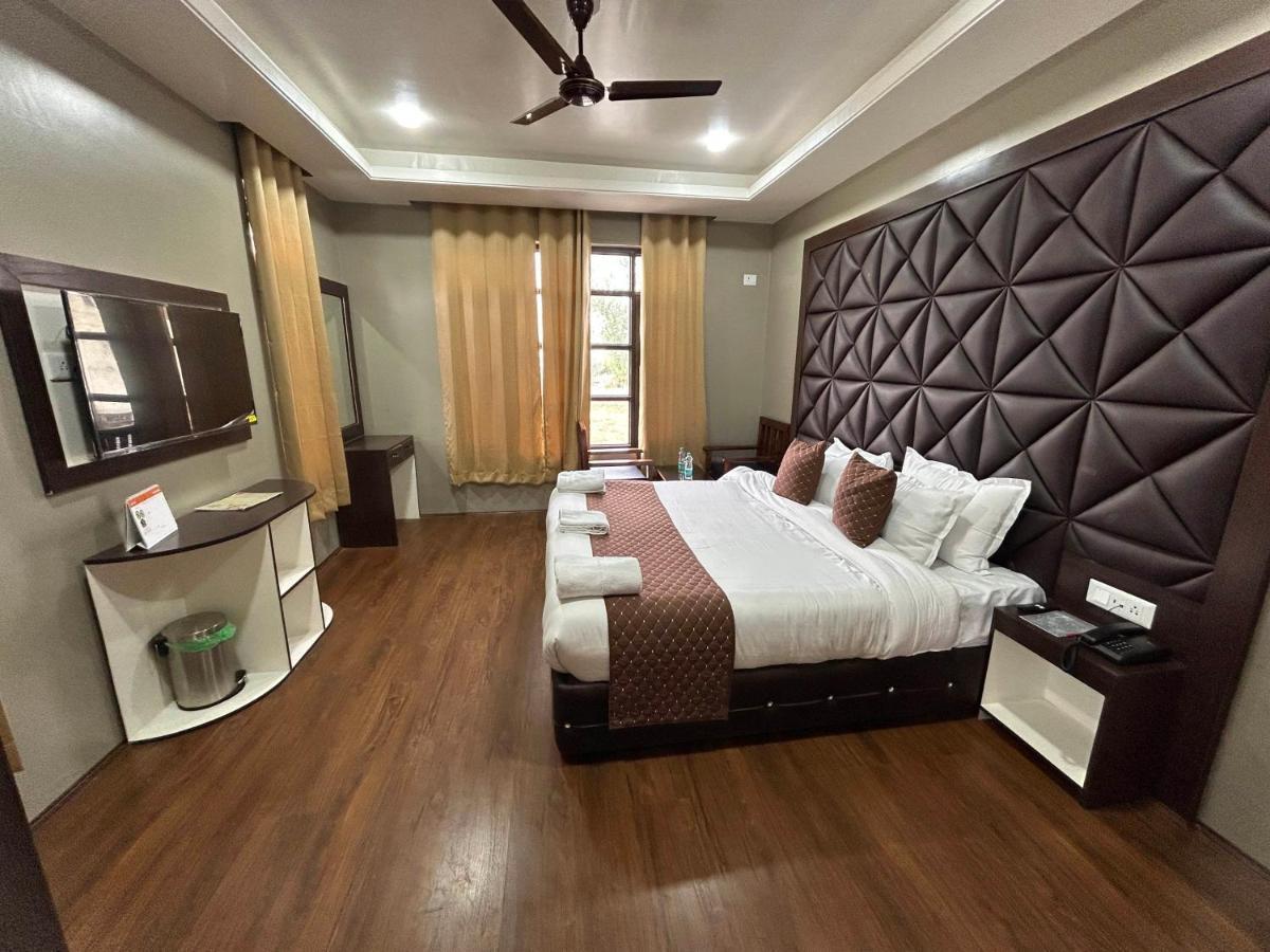Fair Mount, Airport Road, Humhama Srinagar Hotel ภายนอก รูปภาพ