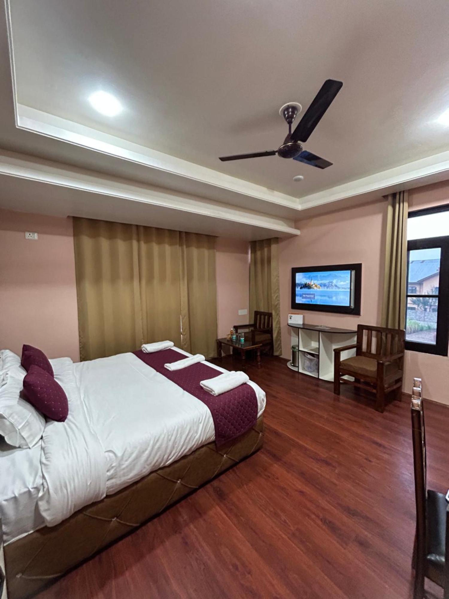 Fair Mount, Airport Road, Humhama Srinagar Hotel ภายนอก รูปภาพ