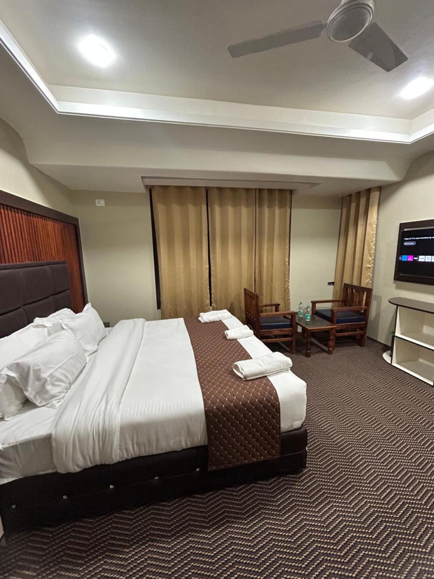 Fair Mount, Airport Road, Humhama Srinagar Hotel ภายนอก รูปภาพ