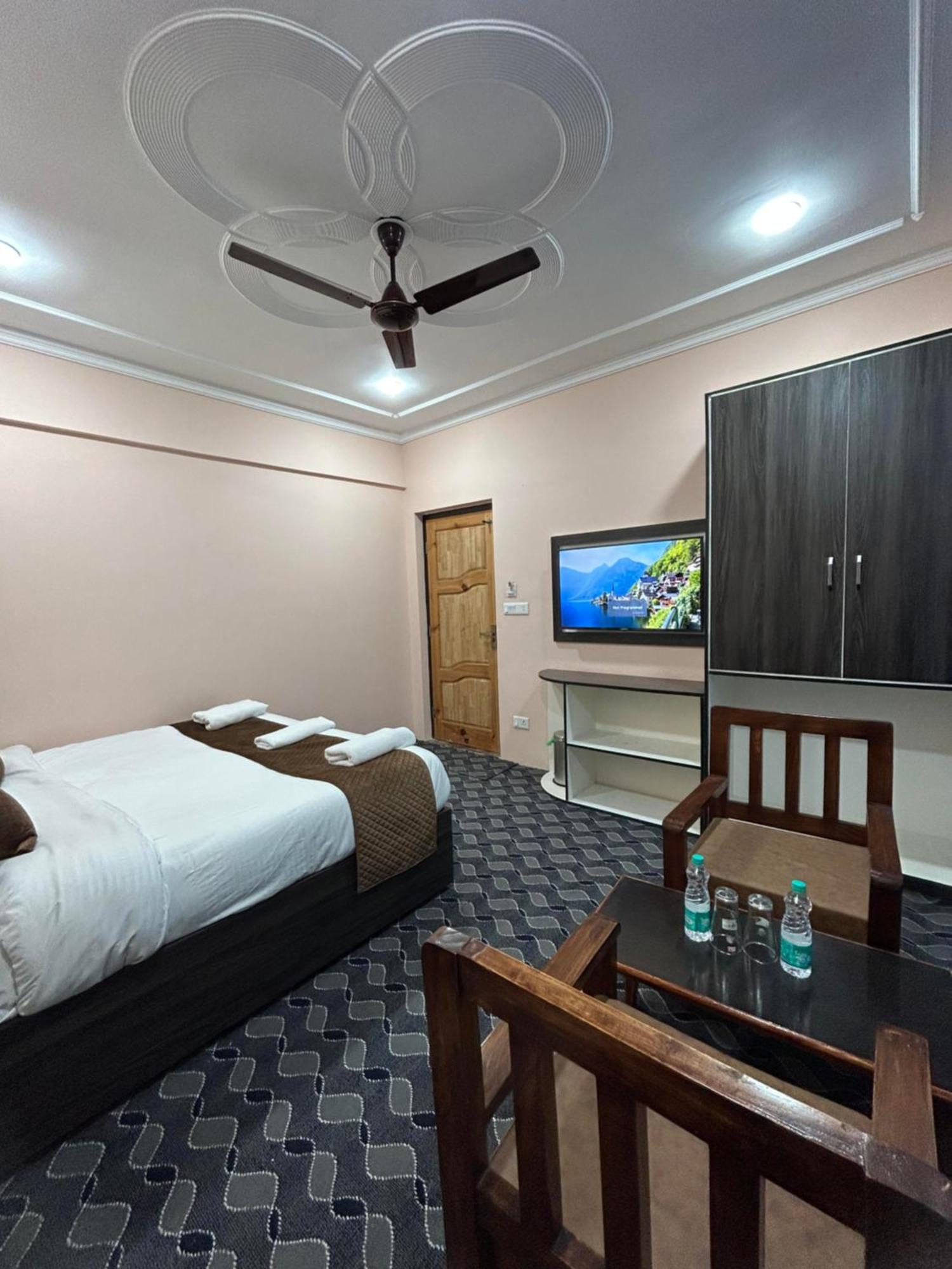 Fair Mount, Airport Road, Humhama Srinagar Hotel ภายนอก รูปภาพ
